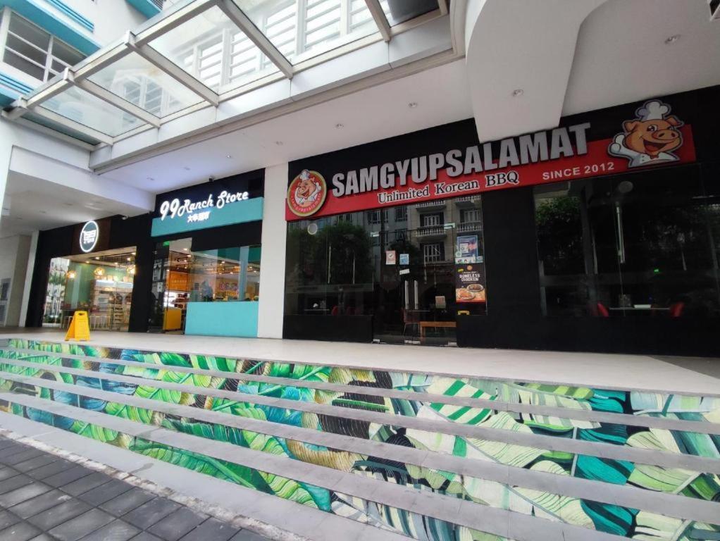 Two Palmtree Villas Newport Boulevard Near Naia 3 Pasay City Манила Экстерьер фото